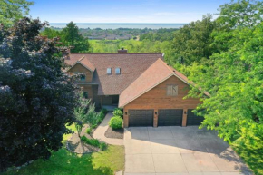 Panoramic Bay Views Spacious with Expansive Deck